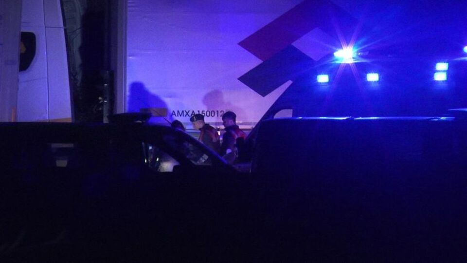 İki TIR arasında feci ölüm