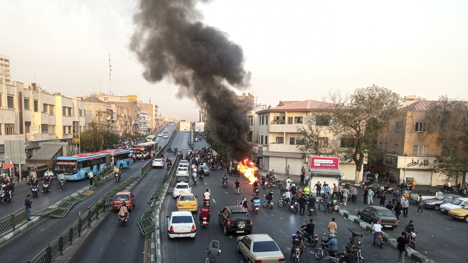 İran'da protesto gösterileri devam ediyor