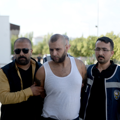 Yabancı numaradan aranan karısına kurşun yağdırdı!