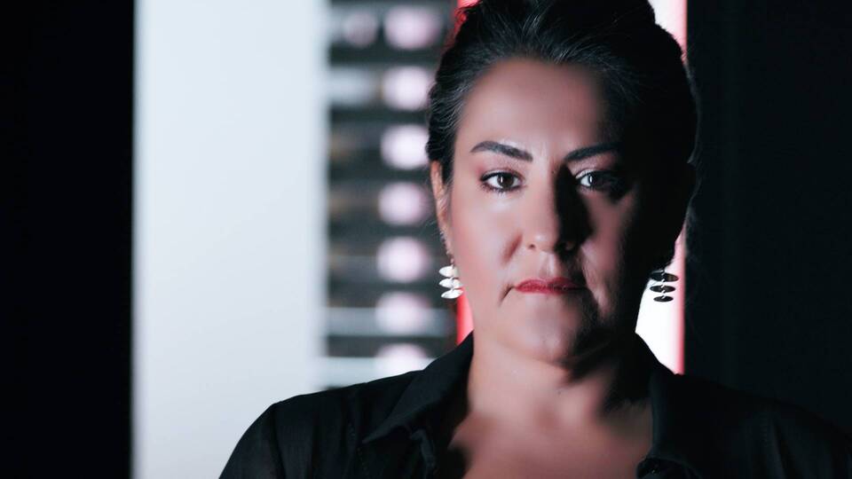 Ebru Çiçek'ten 'Sus Ağlama Benim Biçare Gönlüm'