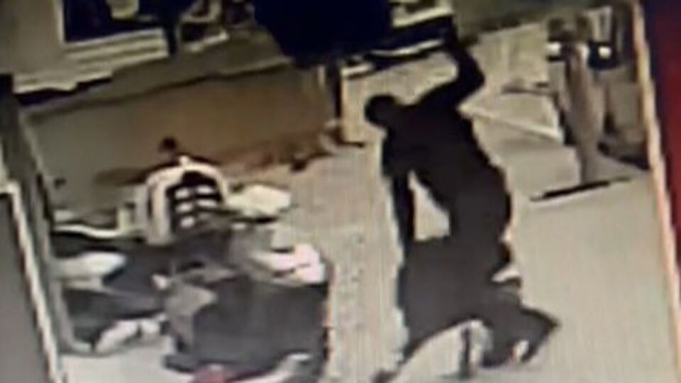 Sen misin annemle tartışan! Buji anahtarıyla darp etti!