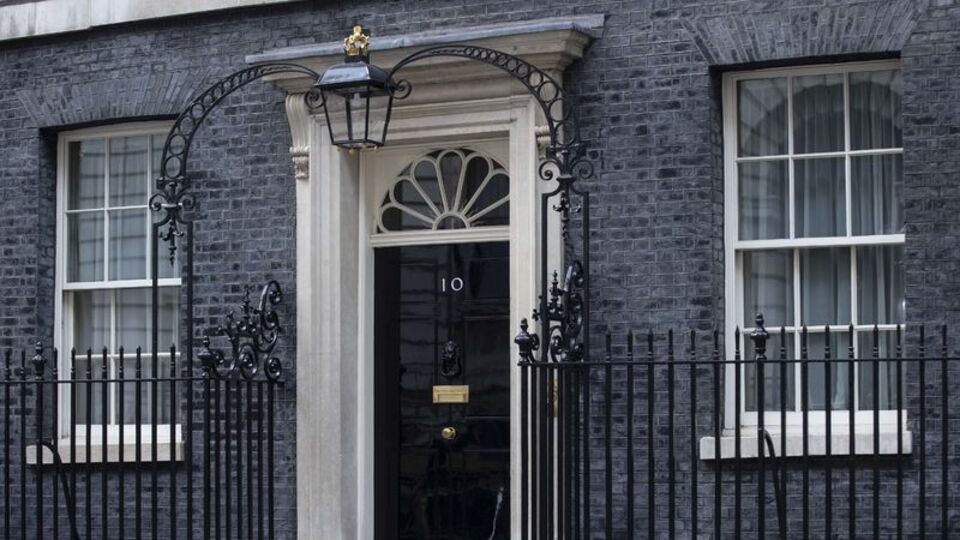 İngiltere'de istifa eden Truss'ın yerine kim gelecek?