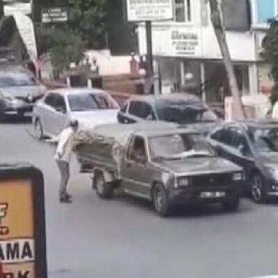 İstanbul'da yaşandı! Avukattan kılıçlı tehdit