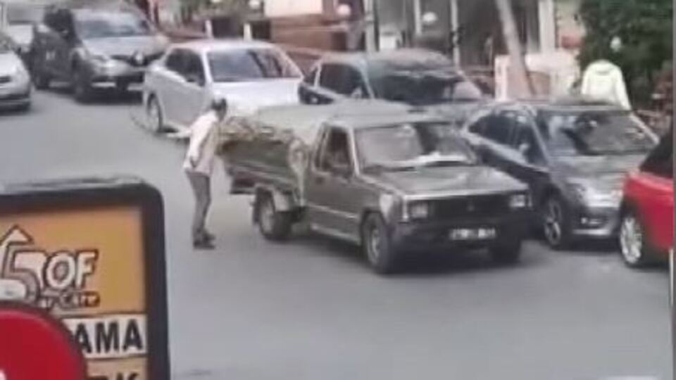 İstanbul'da yaşandı! Avukattan kılıçlı tehdit