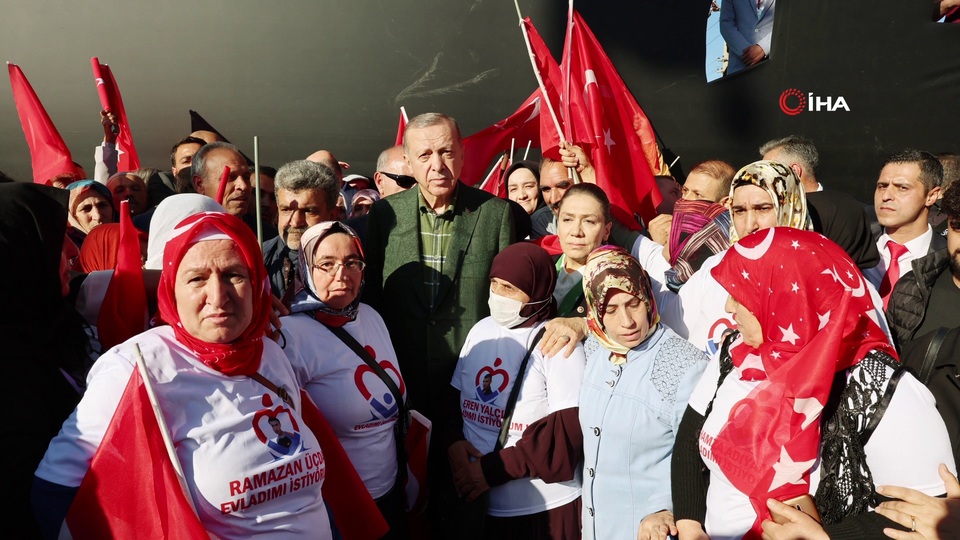 Cumhurbaşkanı Erdoğan, Diyarbakır Anneleri ile buluştu