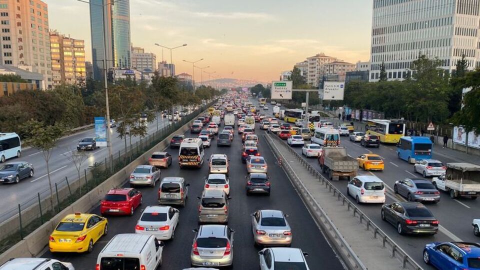 İstanbul'da trafik yoğunluğu yüzde 62'ye ulaştı!