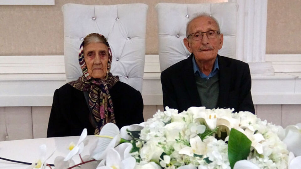 90 yaşındaki gelin ile 77 yaşındaki damat nikah masasında