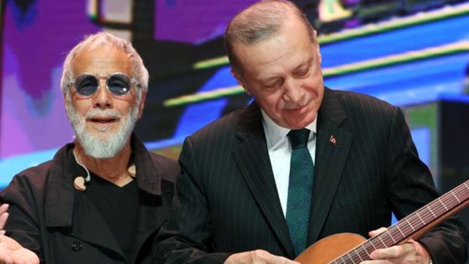 Ünlü müzisyenden Cumhurbaşkanı Erdoğan'a hediye