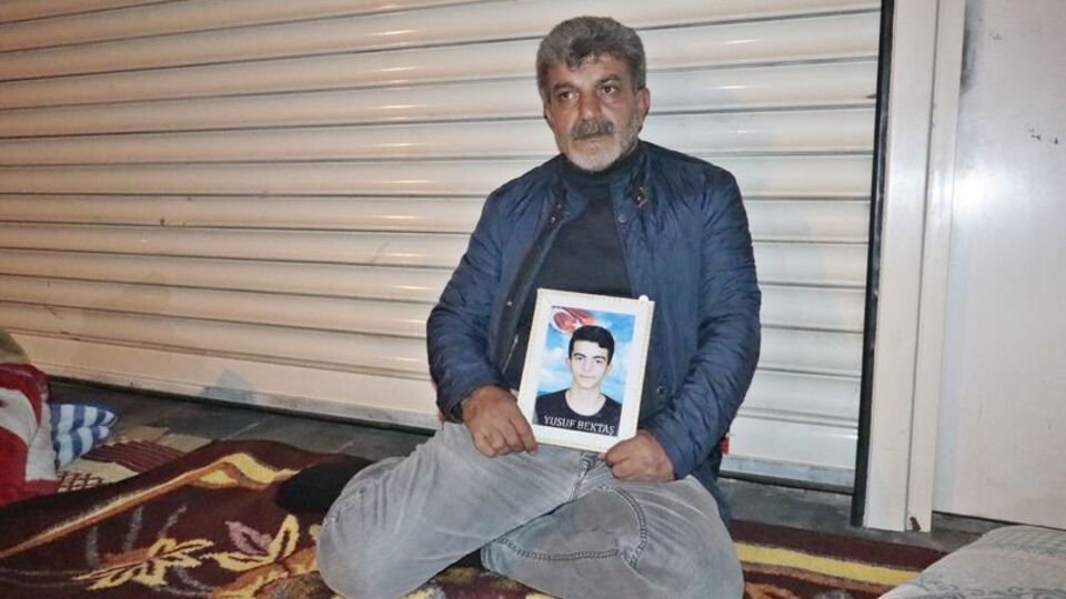 "Oğlum gelmeden buradan kalkmam"