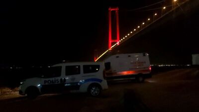 Aracını durdurup köprüden aşağı atladı