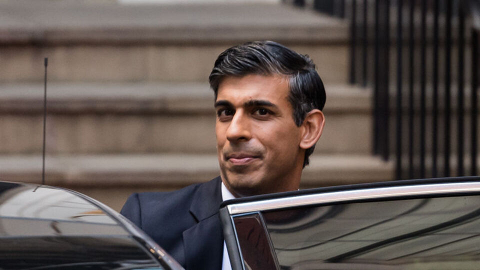 Pakistan asıllı Müslüman Sadık Han'dan sonra Hint kökenli Rishi Sunak