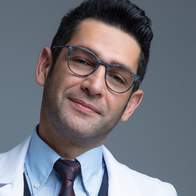 Tansel Öngel ilk kez karşımıza doktor olarak çıktı
