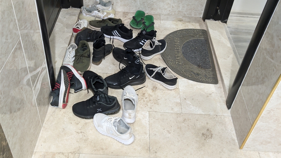 Kapı önüne ayakkabı bırakana kötü haber!