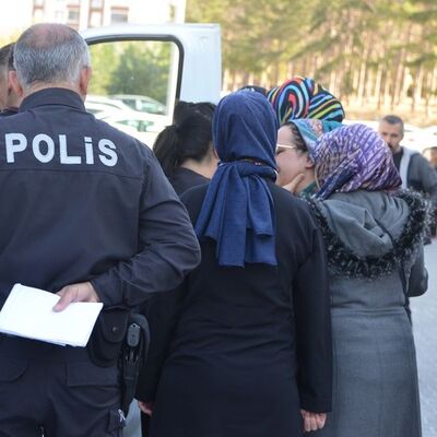 Emekli polis, kiracısını vurdu!