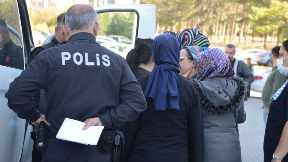 Emekli polis, kiracısını vurdu!
