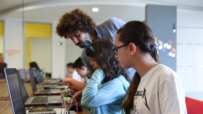 'Bi' Fikrim Var' diyene kapıyı açtı