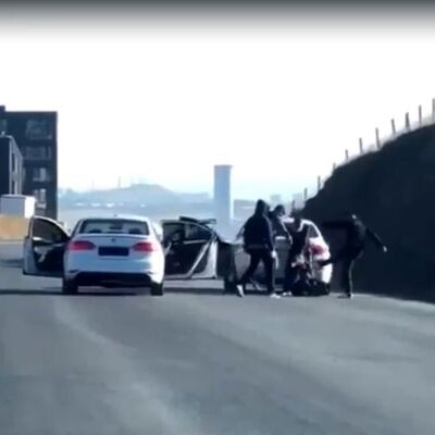 Trafikte avukatı tekme tokat dövdüler!