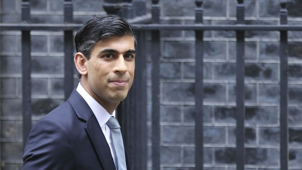 İlk telefon görüşmesini Zelenskiy ile yaptı