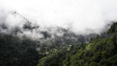 Orta ve doğu Karadeniz'de yağmur, 3 ilde kar var