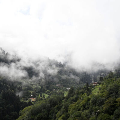 Orta ve doğu Karadeniz'de yağmur, 3 ilde kar var