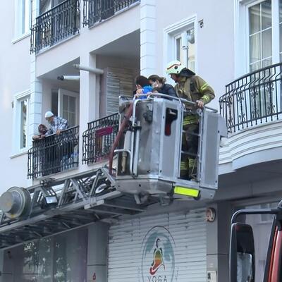 İstanbul'da 4 katlı binada büyük panik!