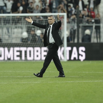 Şenol Güneş imzayı atıyor