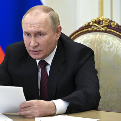 Putin: Batı tehlikeli bir oyun oynuyor