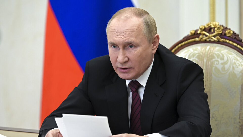 Putin: Batı tehlikeli bir oyun oynuyor