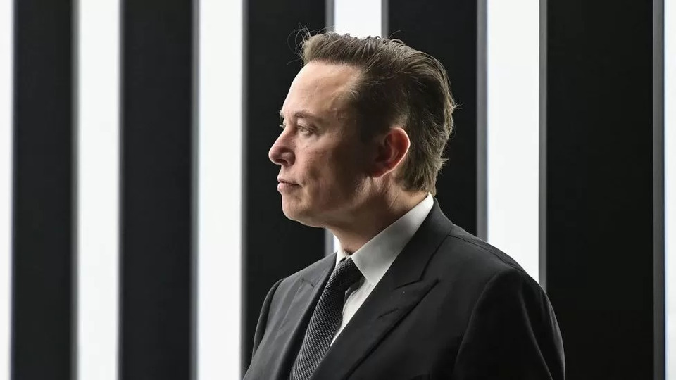 E﻿lon Musk, Twitter'ın 44 milyar dolarlık satın alma işlemini tamamladı