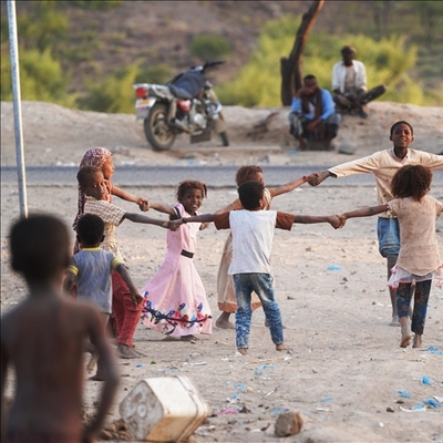 Her üç çocuktan biri yoksulluk riskiyle karşı karşıya