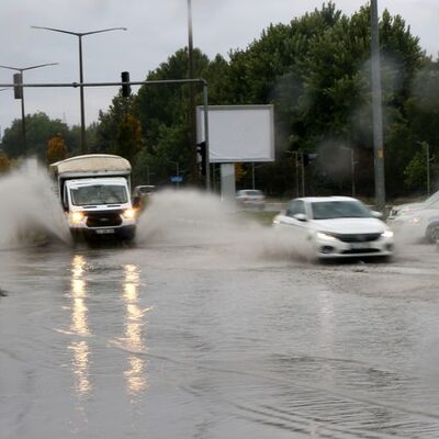 Meteoroloji'den uyarı! 2 bölgede sağanak! 2 kente dikkat!