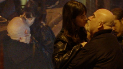 Sokak ortasında dudak dudağa!