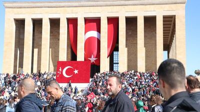 İlk günkü inanç asırlık sevda! Yurtta Cumhuriyet coşkusu!