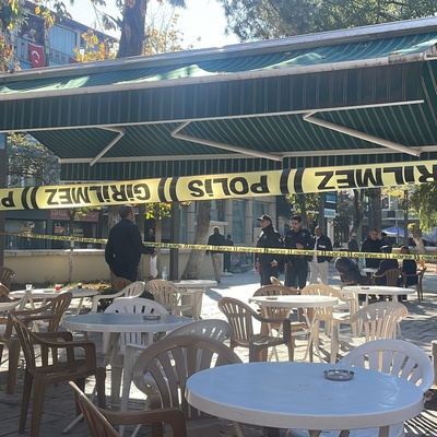 Çay bahçesinde kâbus! Tartıştığı kadını boğazından bıçakladı