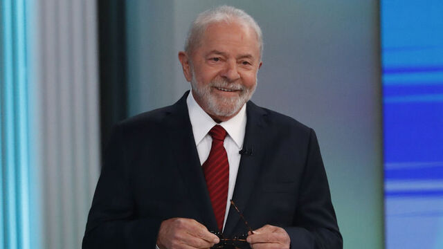 Brezilya'da seçimi Lula da Silva kazandı