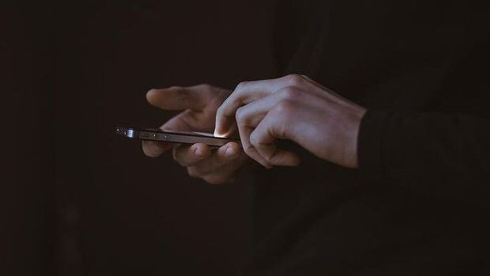 Telefon bağımlılığının korkunç etkisine dikkat!