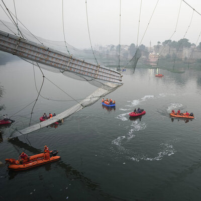 Hindistan'da köprü faciasında can kaybı 141’e yükseldi