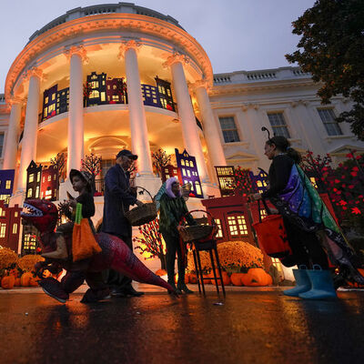 Biden çifti Cadılar Bayramı'nı kutladı