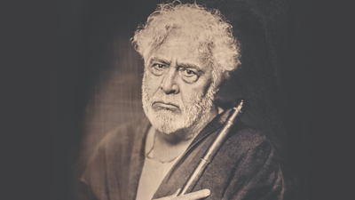 'Neyzen Tevfik Hiç' ile tiyatro sahnelerine dönüyor