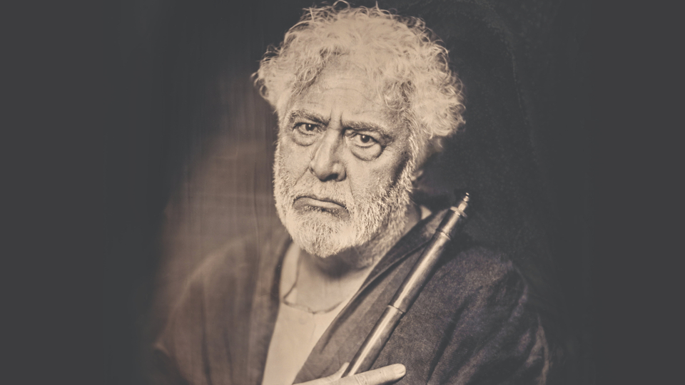 'Neyzen Tevfik Hiç' ile tiyatro sahnelerine dönüyor