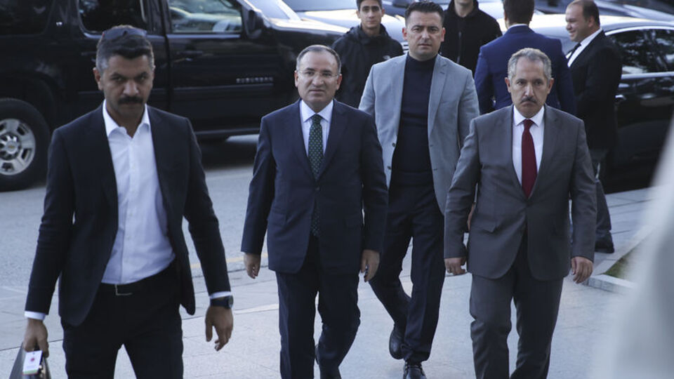 AK Parti başörtüsü için siyasi partileri ziyaret