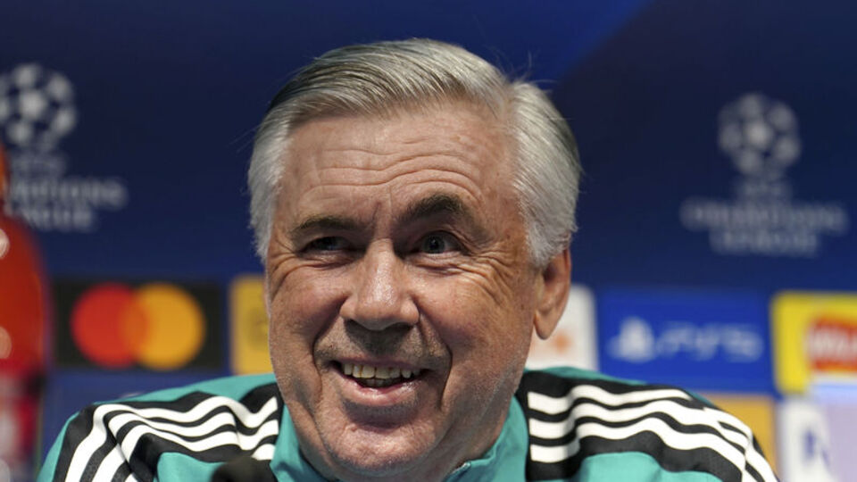 Ancelotti Alex Ferguson'u solladı