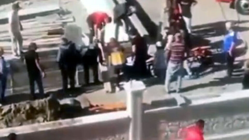 Çöken beton kalıbın altında can verdi