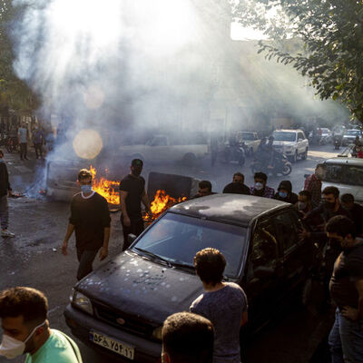 İran'da protestocular sokaklara çıktı!