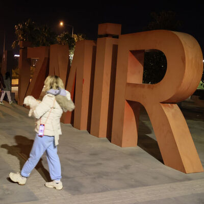 İzmir'de 4,9 büyüklüğünde deprem