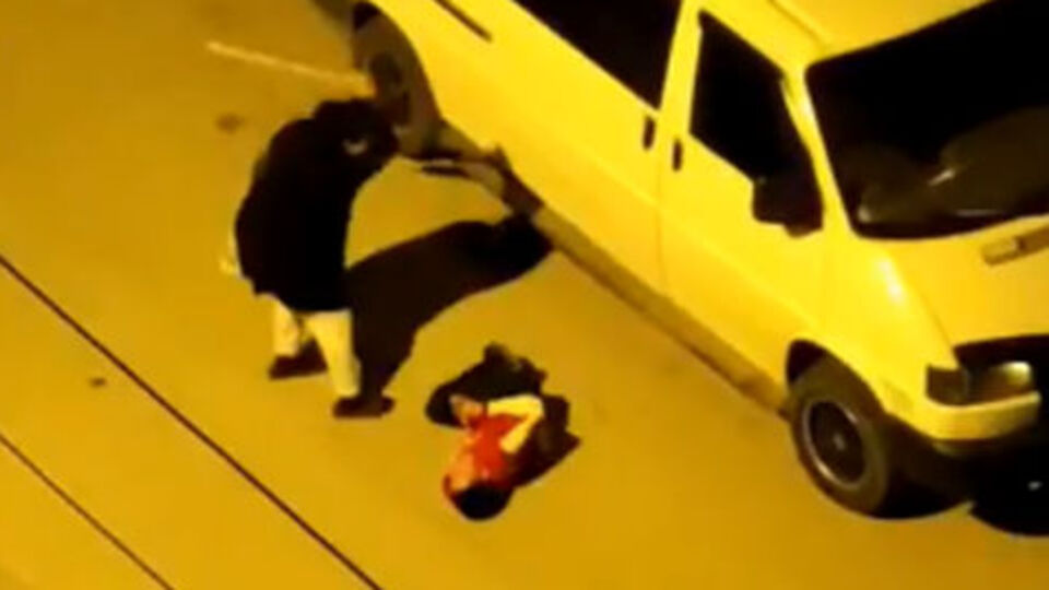 O anlar kamerada! Anneden çocuğa feci şiddet!