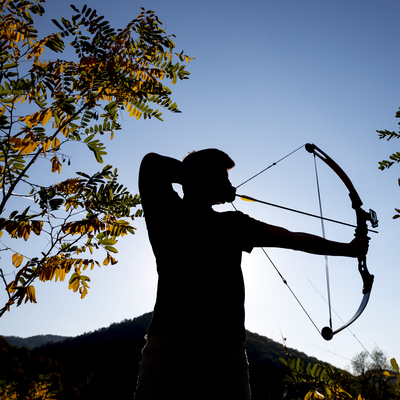 Gürültüden rahatsız oldu, okla öldürdü