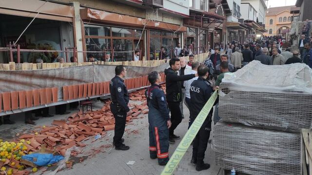 Elazığ'daki restorasyonda çatı çöktü