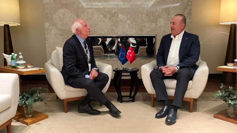 Bakan Çavuşoğlu'ndan kritik temaslar