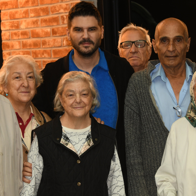 Huzurevi sakinlerine filmini izletti